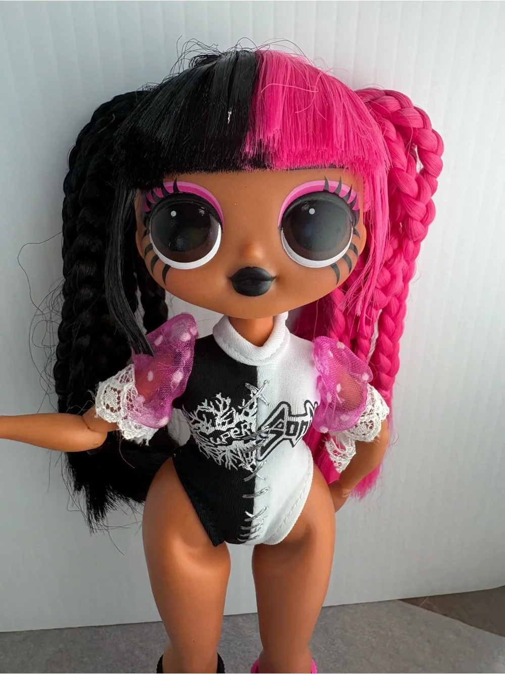 L.O.L. Surprise OMG Remix Rock Metal Chick Doll Clothes and Boots